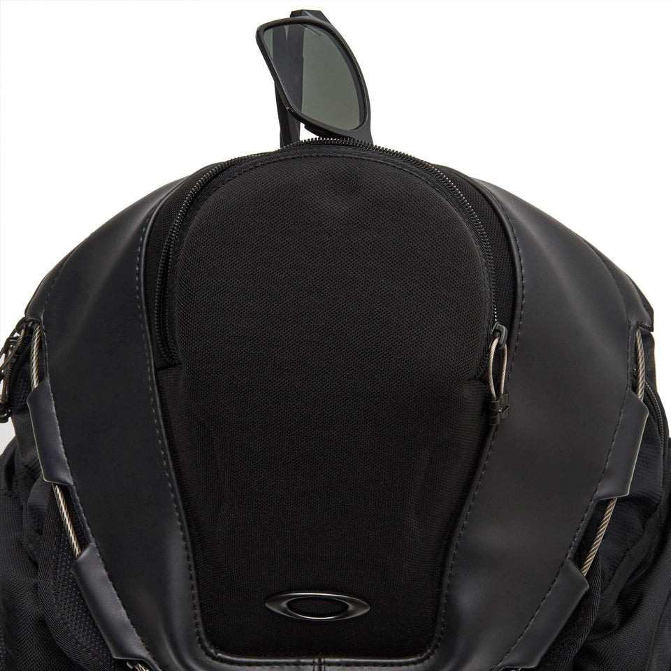 Oakley Kitchen Sink Backpack, Stealth Black, One Size