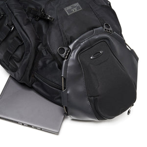 Oakley Kitchen Sink Backpack, Stealth Black, One Size